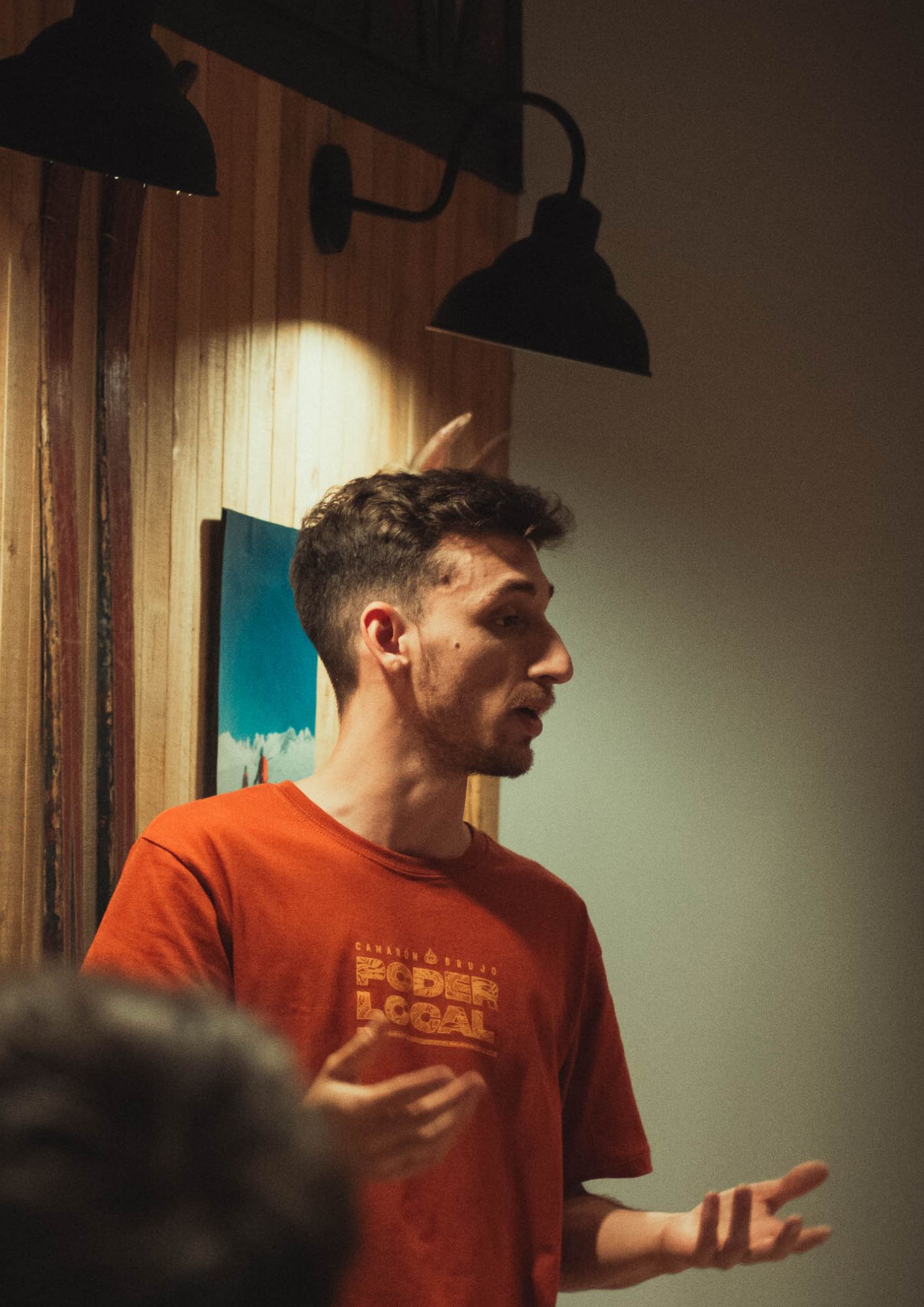 Facilitador hablando